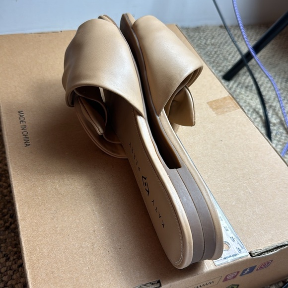 NWOT • Katy Perry • Women's The Halie Bow Sandal Flat • Biscotti • Size 6.5 • 😍 - Picture 10 of 14